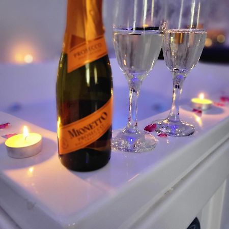 Vip Apartment For Lovers In Chişinǎu Buitenkant foto