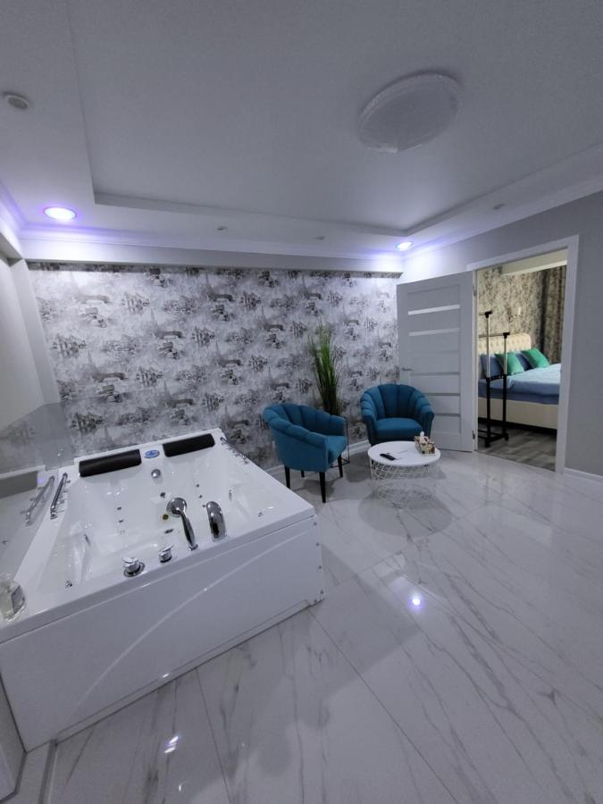 Vip Apartment For Lovers In Chişinǎu Buitenkant foto