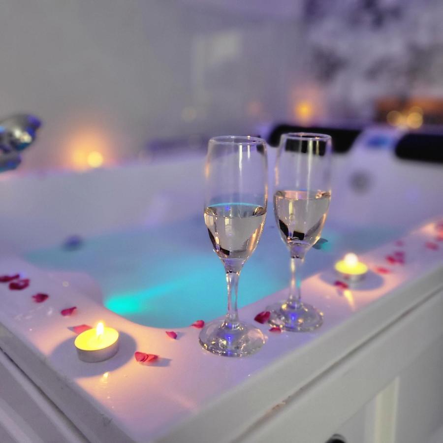Vip Apartment For Lovers In Chişinǎu Buitenkant foto