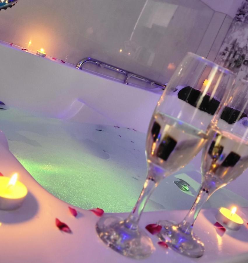 Vip Apartment For Lovers In Chişinǎu Buitenkant foto